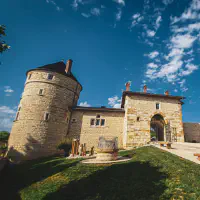 Facade-Chateau-de-Treffort-Leo-Goudard-comp-2-768x522.jpg