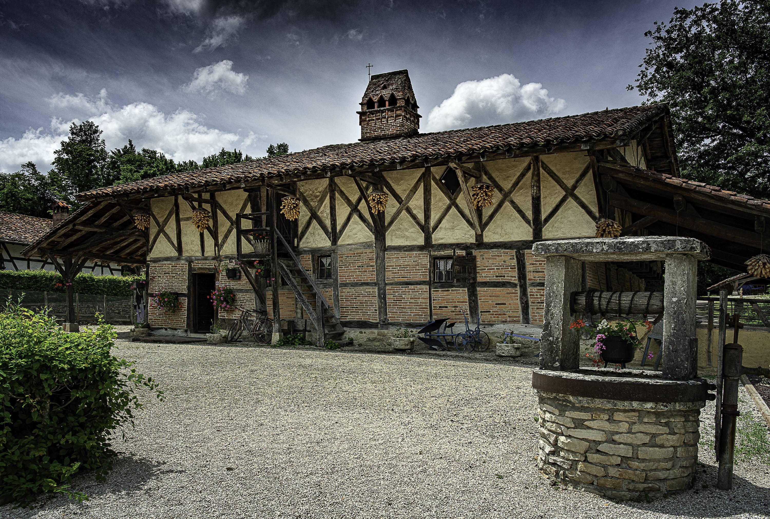 Ecomus e Maison De Pays En Bresse Camping La Grange Du Pin